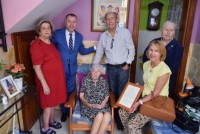 El alcalde de Gáldar felicita a Doña María González en su cien cumpleaños