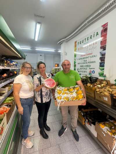 La Frutería Mireia y Nira celebra tres años en la zona comercial de Telde con regalos y un sorteo para sus clientes