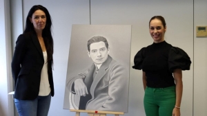 La artista moyense María Suárez Alemán se reencuentra con los dos retratos realizados para la Casa-Museo Tomás Morales