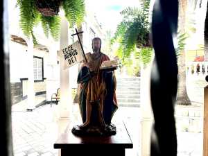 Telde expone una de sus primitivas tallas de San Juan Bautista al público
