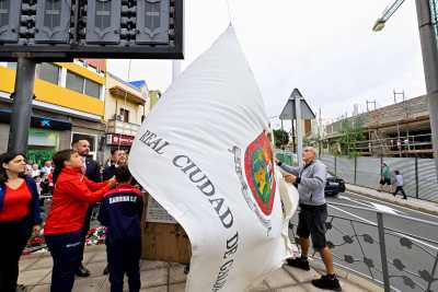 Arrancan las Fiestas Mayores de Santiago con la izada de bandera