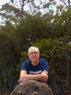 El filósofo y periodista José Orive presenta en la Casa-Museo Tomás Morales ‘En la cúpula del aire’, un recopilatorio de medio siglo de poesía