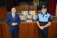 El Ayuntamiento recibe ocho dispositivos Tetra para la Policía Local