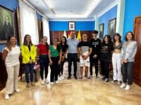 El alcalde de Guía recibe a los alumnos y profesores del IES Noroeste que viajan a Génova para participar en un proyecto de Desarrollo Sostenible
