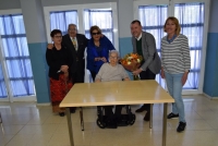 El alcalde y la concejala del Mayor felicitan por su centenario a Doña Rosa Torrens Galván