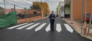 Termina el reasfaltado de la calle Camino Laguete después de la mejora de la red de abastecimiento