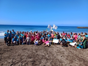 El proyecto Envejecimiento Activo organiza una jornada deportiva en la Playa de Sardina