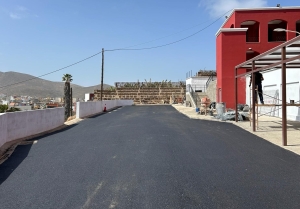 Gáldar asfalta los accesos a la Casa de la Juventud y una conexión vial en Cumbrecillas del Faro