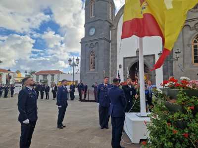 El Ejército del Aire iza la bandera nacional en San Juan para conmemorar el 10º aniversario de la proclamación del rey Felipe VI
