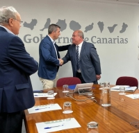 Manuel Domínguez se compromete a mejorar el precio del suelo de los polígonos industriales en Canarias