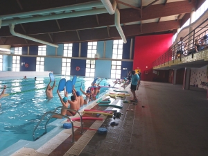 Comienza la temporada de asistencia de los colegios a la piscina municipal