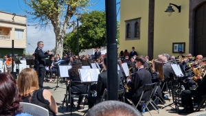 La plaza de Montaña Alta fue este domingo escenario de un precioso concierto de la Banda Municipal de Música Ciudad de Guía