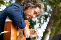El músico Misael Jordán abre el V Encuentro de Creadores Guienses con un concierto en el Teatro Hespérides