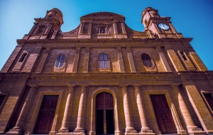 Gáldar pone a punto las campanas y el reloj del Santuario de Santiago para la retransmisión de Nochevieja