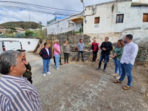 El alcalde de Telde recoge a pie de calle las inquietudes de los vecinos de Tecén