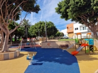 El parque infantil de La Montañeta reabre renovado tras una inversión de más de 30 mil euros