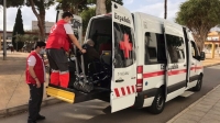 Cruz Roja ofrece el servicio de transporte adaptado y sociosanitario para que las personas con movilidad reducida puedan ejercer su derecho al voto