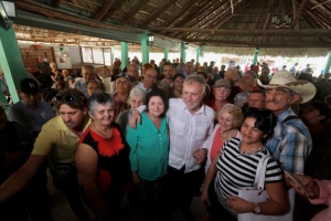El Gobierno autonómico amplía las ayudas directas para la población canaria en Cuba, lo que permitirá pasar de los 300 beneficiarios actuales a los 1.500
