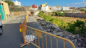 El Ayuntamiento rehabilita un muro en la calle José de Sosa