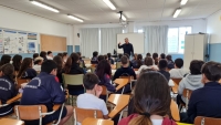 El escritor Santiago Gil ‘vuelve’ al CEIP Nicolás Aguiar, el colegio de su infancia, para acercar al gran imaginero Lujan Pérez a los escolares