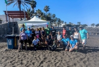 Jornada de limpieza y concienciación ambiental en la playa de Las Marañuelas