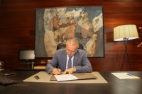 Ángel Víctor Torres firma el decreto que disuelve el Parlamento y convoca las elecciones regionales para el próximo 28 de mayo