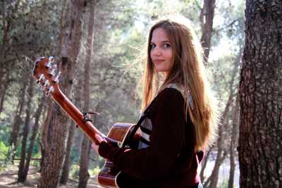 La cantautora catalana Sandra Bautista llega a la Casa-Museo León y Castillo para saludar con música al verano teldense