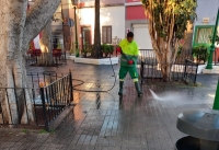 Limpieza Viaria lleva a cabo una jornada intensiva en el barrio de San Antonio