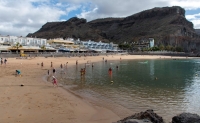 El Ayuntamiento adjudica las mejoras de la accesibilidad al baño en la playa de Mogán