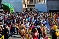 Miles de personas vibran durante más de diez horas con el Carnaval en Familia