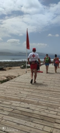 Cruz Roja continua presente en 18 playas y 5 piscinas de Las Palmas para velar por la seguridad de los bañistas