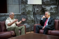 El presidente de Canarias se reúne con el  teniente general Alejandro Escámez en su  despedida como jefe del Mando de Canarias