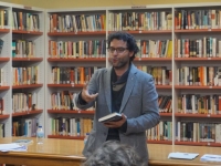 El escritor madrileño Miguel Ángel González visita el taller de lectura ‘Almudena Grandes’ de la Casa-Museo Pérez Galdós