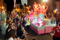 La Cabalgata de Carrozas llena de colorido las calles del casco de Gáldar