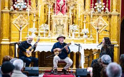 El Festival Altos de Gáldar llena la iglesia de Juncalillo con ‘El Colorao’ y su música de raíz