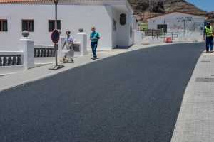 El Ayuntamiento renueva la calle Damián González Suárez de Veneguera