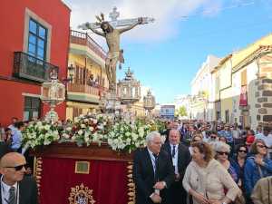 El Santo Cristo de Telde llega a la iglesia de San Gregorio donde esperará hasta mañana a la Virgen del Pino