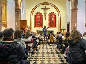 El Festival Altos de Gáldar comienza con éxito en Caideros pese a la lluvia, entre versos y tradición