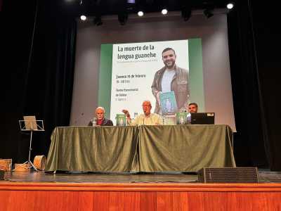 Gáldar revive la memoria lingüística canaria con la presentación de ‘La muerte de la lengua guanche’