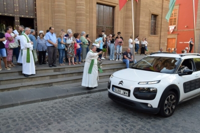 Cientos de conductores piden un año con seguridad vial en la tradicional bendición de coches