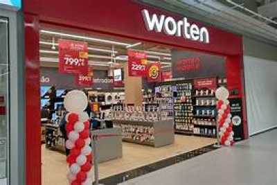 Worten Canarias entrega el cheque regalo de 200 euros a los ganadores del acto del sorteo de participación