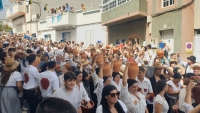 Las Fiestas de Lomo Magullo culminan con  la participación de unas 1.100 personas en la Traída del Agua