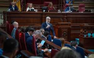 Clavijo resalta el trabajo del Gobierno para mejorar las infraestructuras eléctricas y de comunicaciones