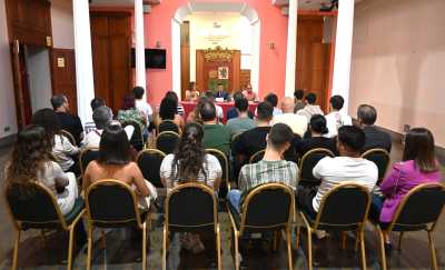 Gáldar hace entrega de las becas concedidas para este curso a los estudiantes beneficiarios