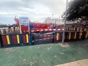 El Ayuntamiento de Telde cierra temporalmente el parque infantil de La Garita tras localizar un nido de avispas