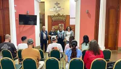 Personas usuarias de Servicios Sociales reciben sus diplomas tras una formación para su desarrollo profesional