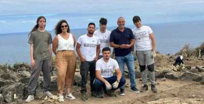 El alcalde de Guía, Alfredo Gonçalves Ferreira, visita el proyecto arqueológico financiado con fondos propios del Ayuntamiento