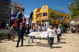 El Ayuntamiento de Gáldar iza la bandera de las Fiestas Principales de San Isidro