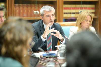 Manuel Domínguez anuncia medidas para la mejora de los precios de la cesta de la compra en Canarias