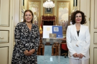Matilde Asián entrega a Astrid Pérez unas cuentas públicas para 2024 “prudentes y ajustadas al gasto real”